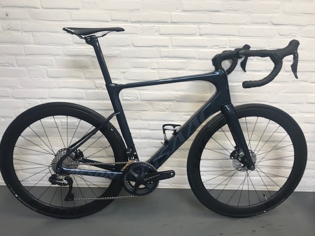 Wereldpremière Isaac Meson Blue in onze showroom! – Sjefke Janssen Bikes